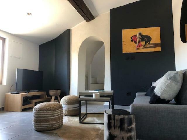 Appartement Avec Terrasse Panoramique Au Coeur De นีมส์ ภายนอก รูปภาพ