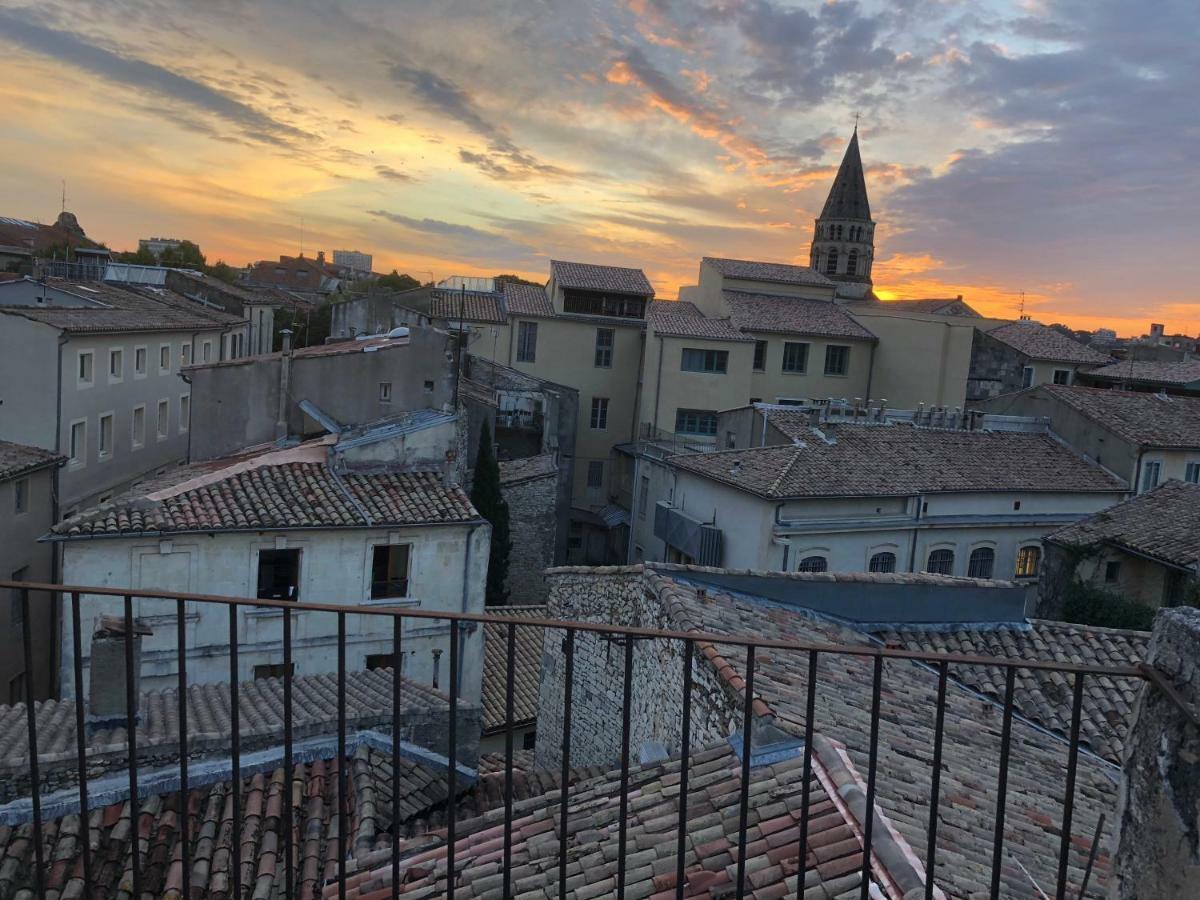 Appartement Avec Terrasse Panoramique Au Coeur De นีมส์ ภายนอก รูปภาพ