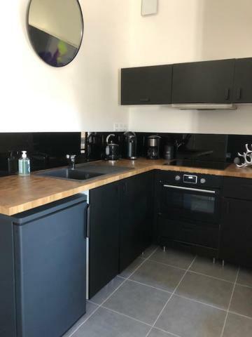 Appartement Avec Terrasse Panoramique Au Coeur De นีมส์ ภายนอก รูปภาพ